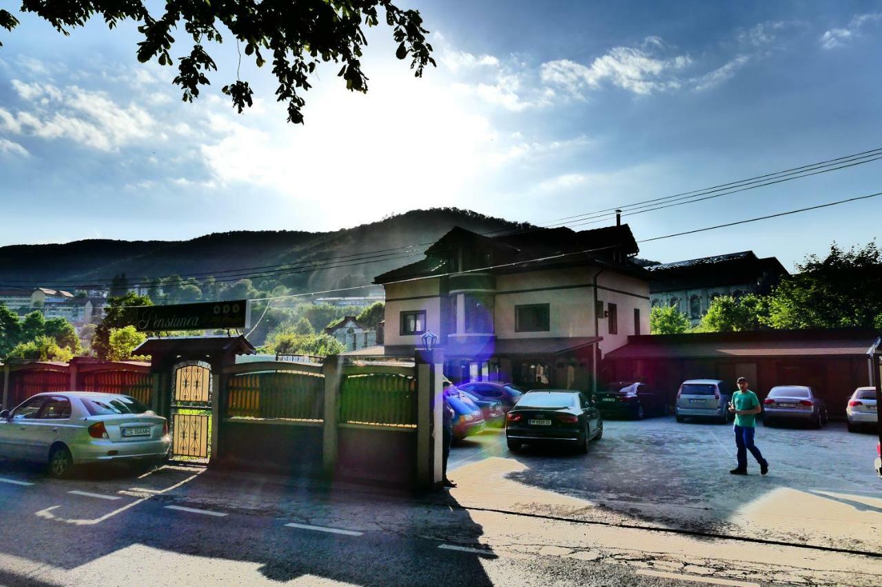 Hotel Pensiunea Roua Florilor Anina Exterior foto