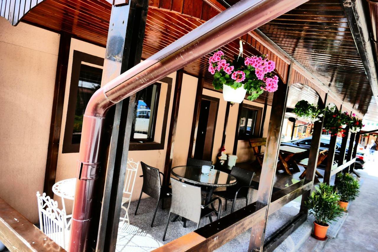 Hotel Pensiunea Roua Florilor Anina Exterior foto